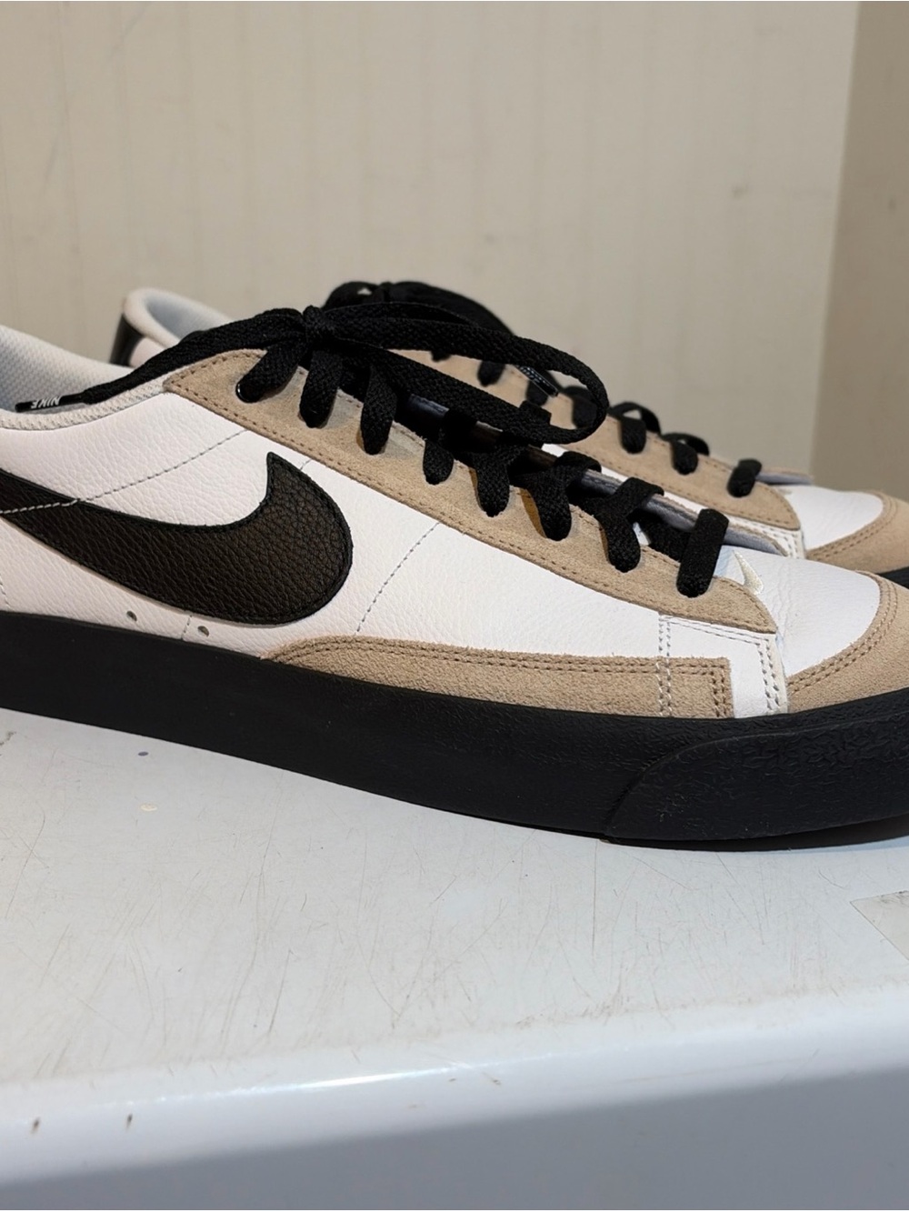 Nike Men’s Blazer Low 77 Vintage style DA6364-100- White/Tan/Black No Box!